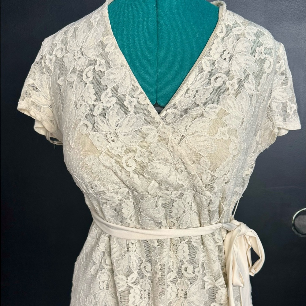 Alfani Lace V-neck top with tie, size Medium